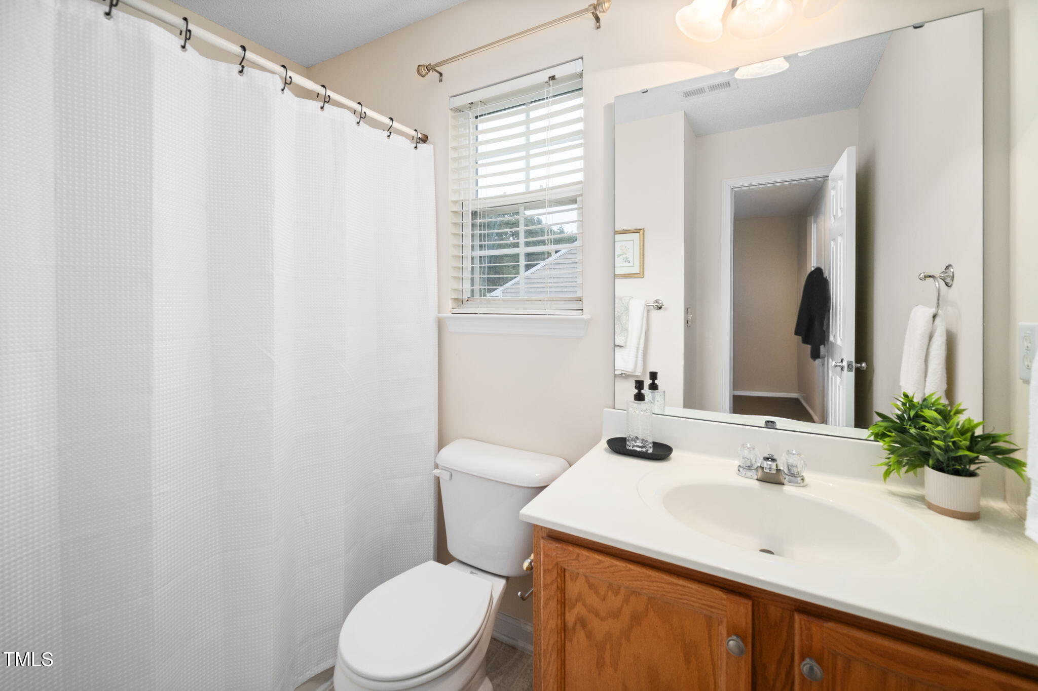 116 Cline Falls Dr - Holly Springs, NC (Autumn Park)