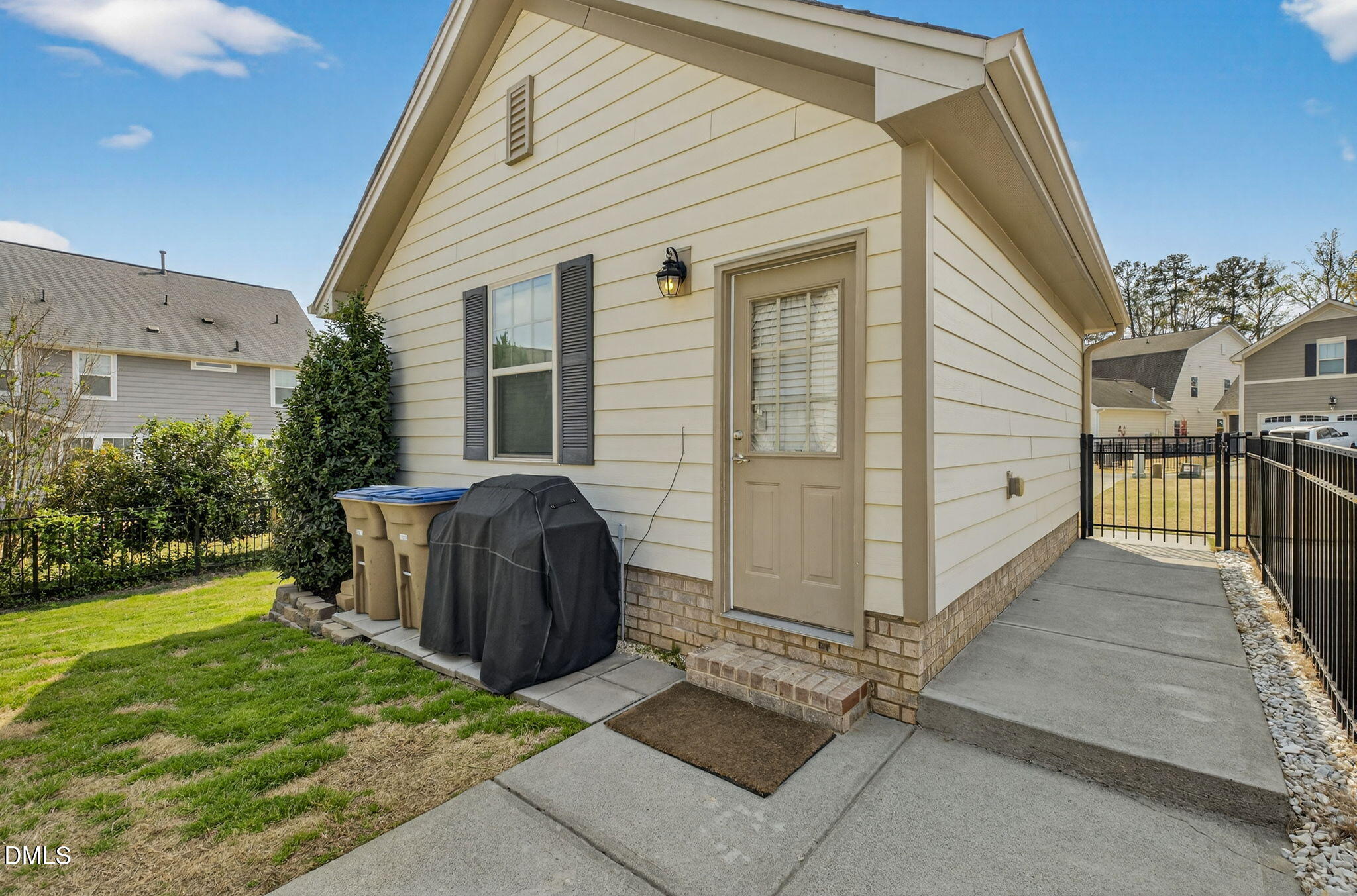 916 Conifer Forest Ln - Wake Forest, NC (Traditions)