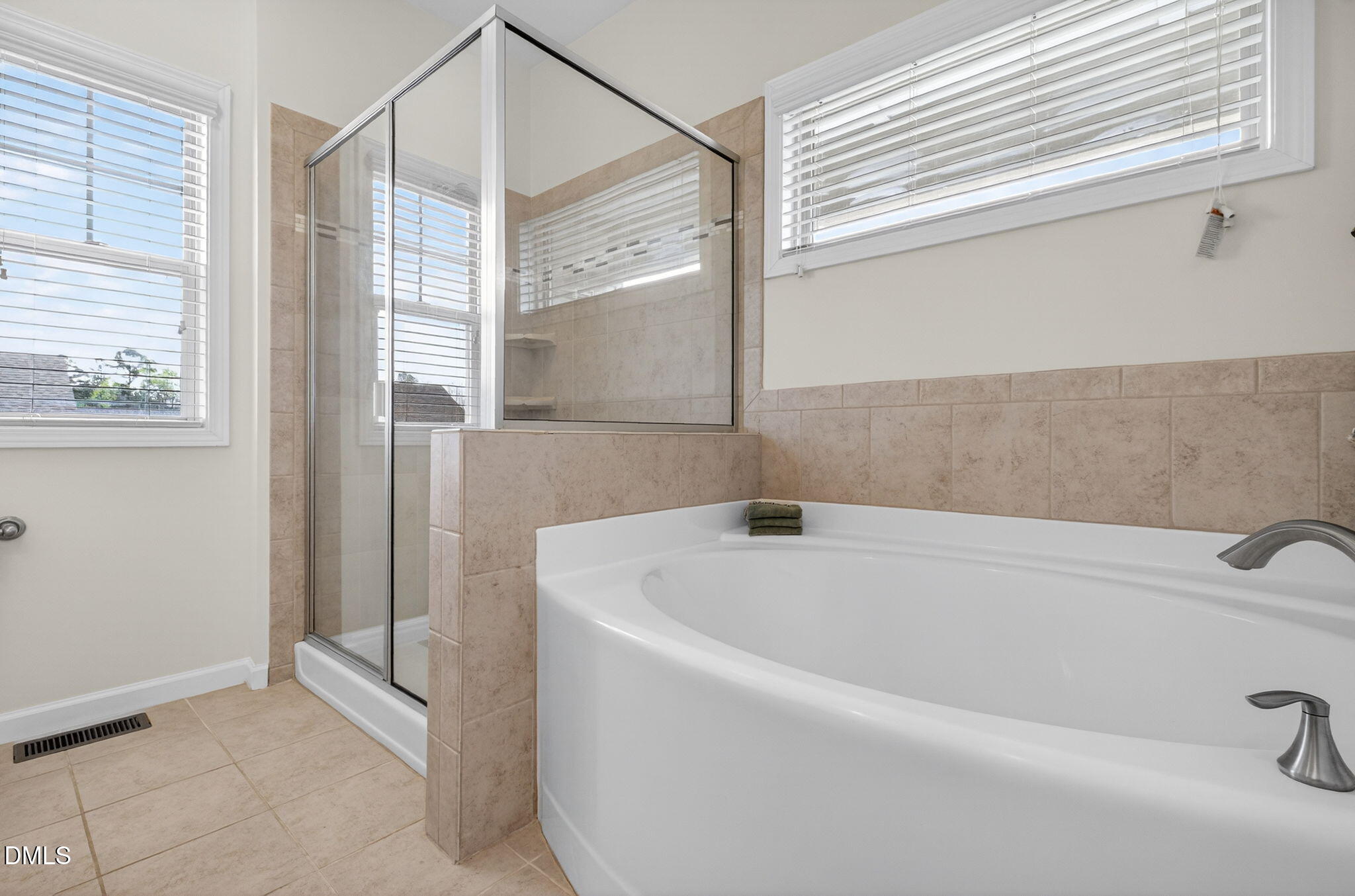 916 Conifer Forest Ln - Wake Forest, NC (Traditions)