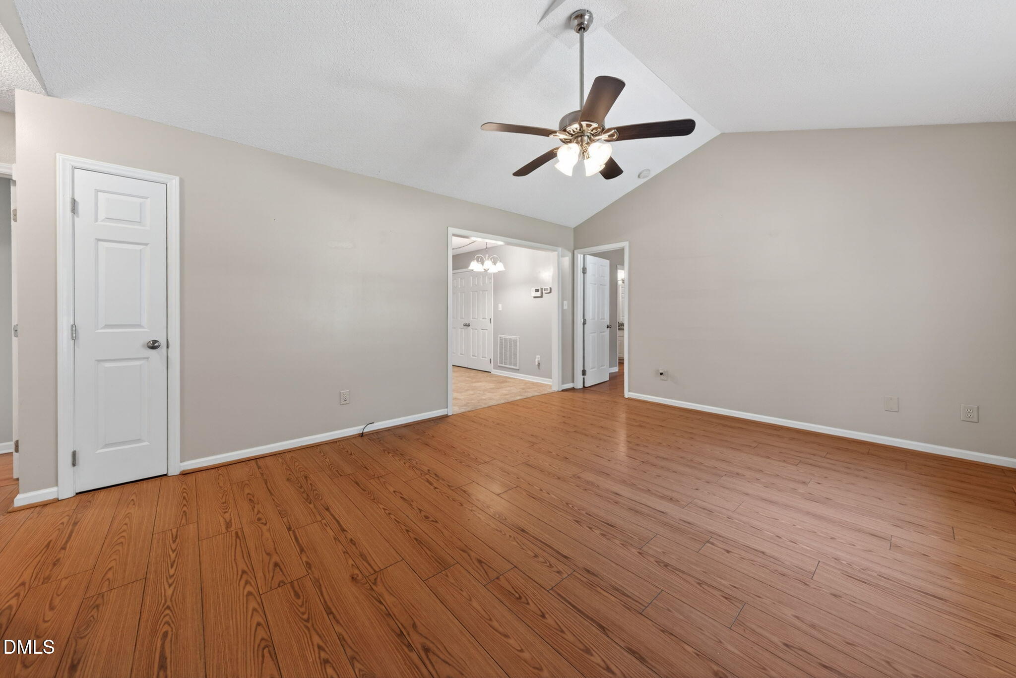 217 Deep Creek Dr - Clayton, NC (Meadow Creek)