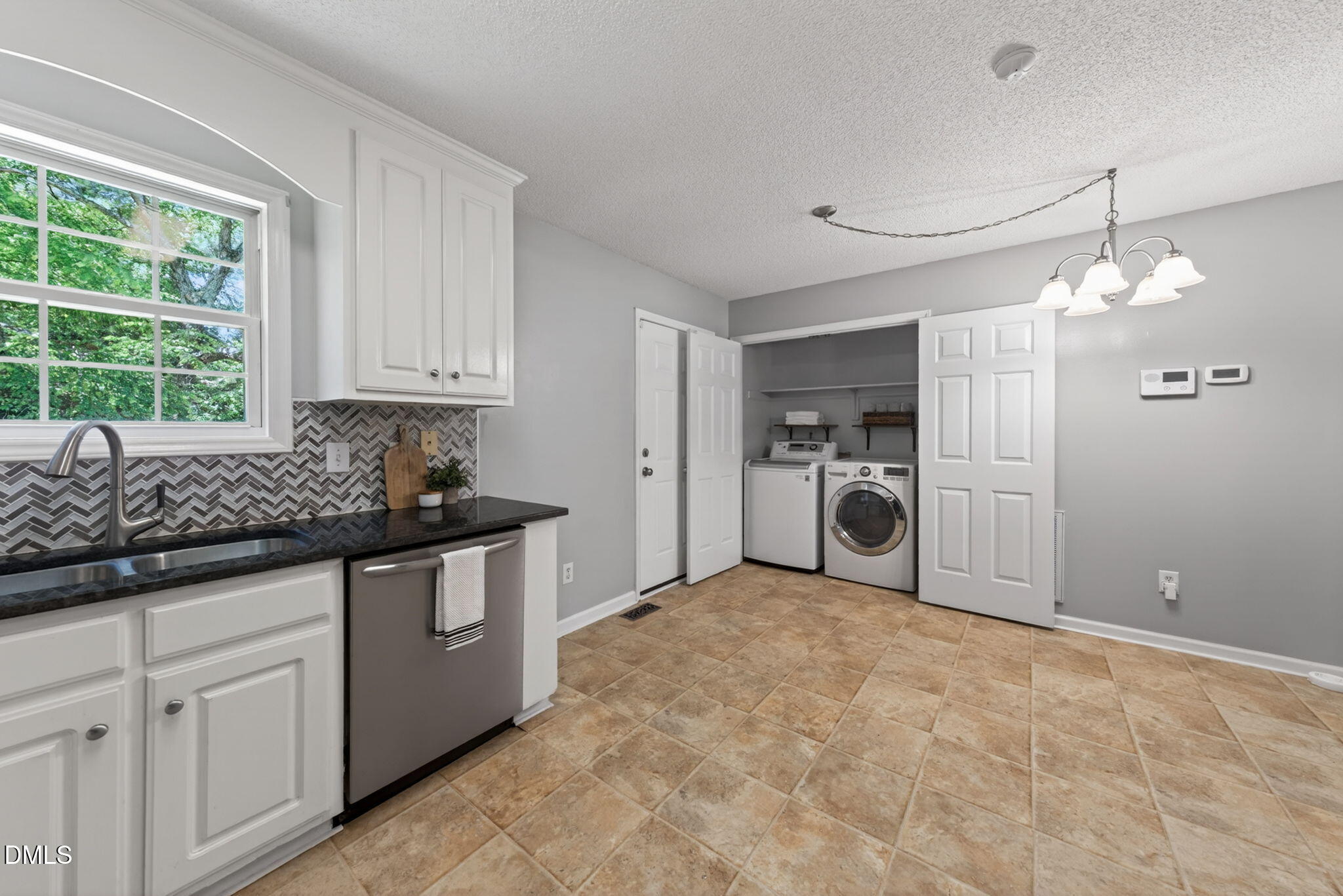 217 Deep Creek Dr - Clayton, NC (Meadow Creek)