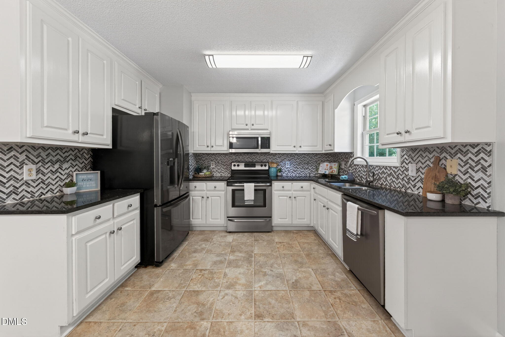 217 Deep Creek Dr - Clayton, NC (Meadow Creek)