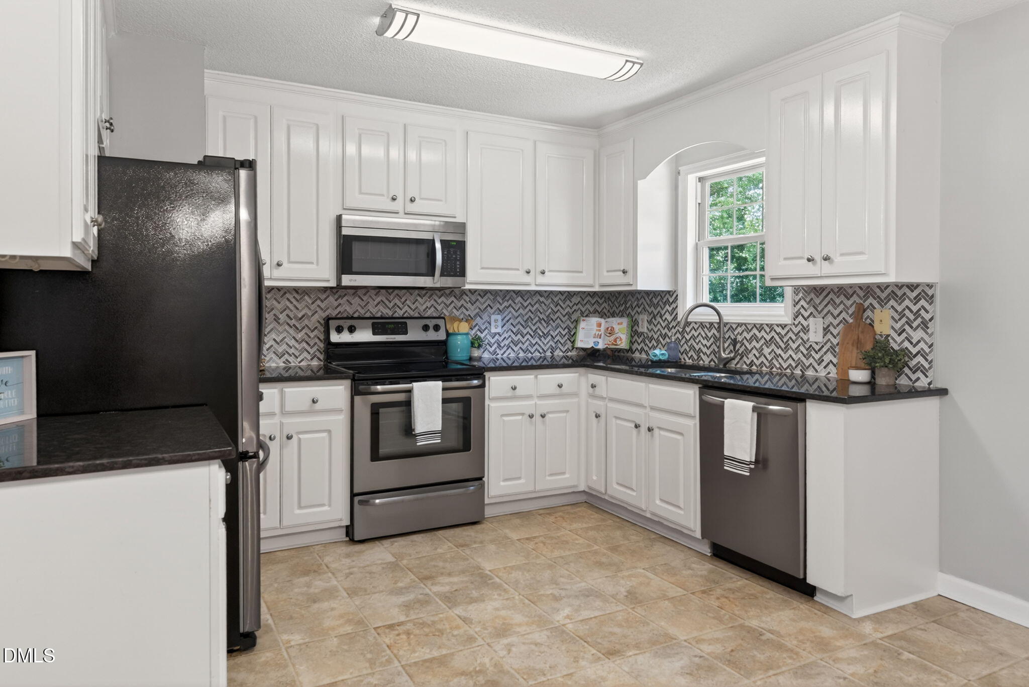 217 Deep Creek Dr - Clayton, NC (Meadow Creek)
