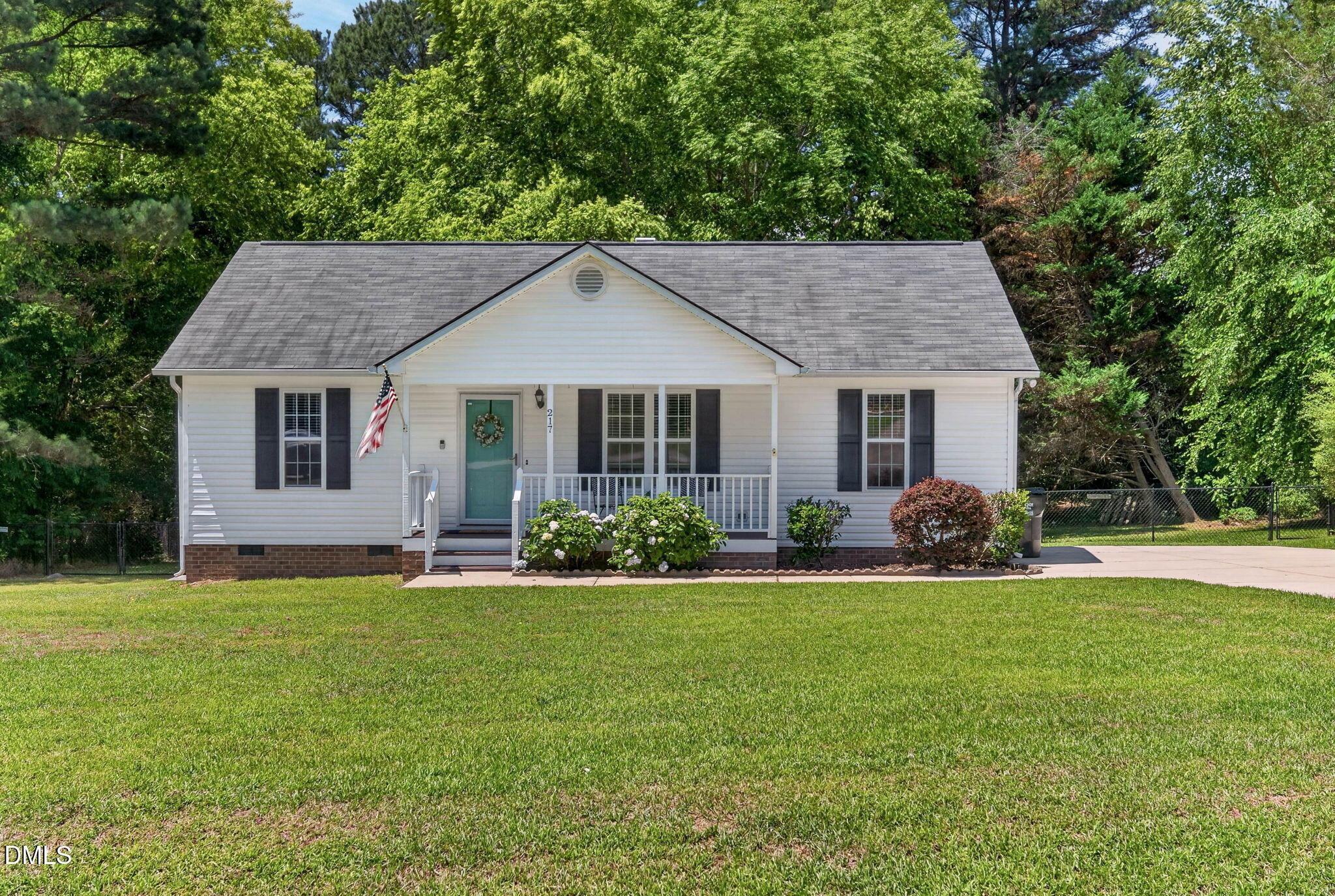 217 Deep Creek Dr - Clayton, NC (Meadow Creek)