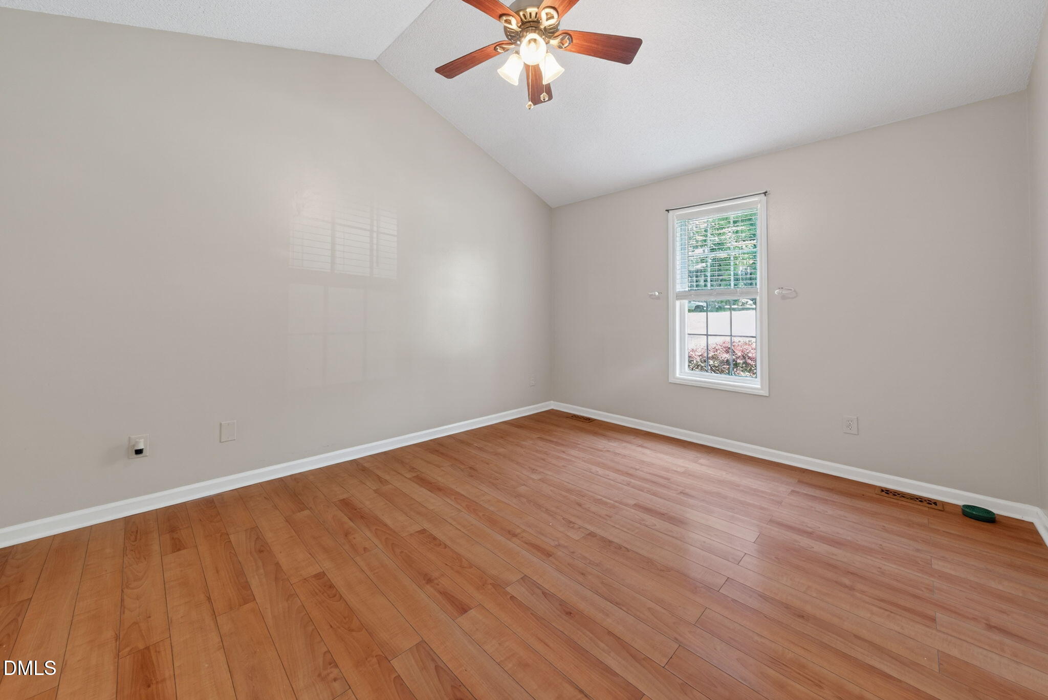217 Deep Creek Dr - Clayton, NC (Meadow Creek)