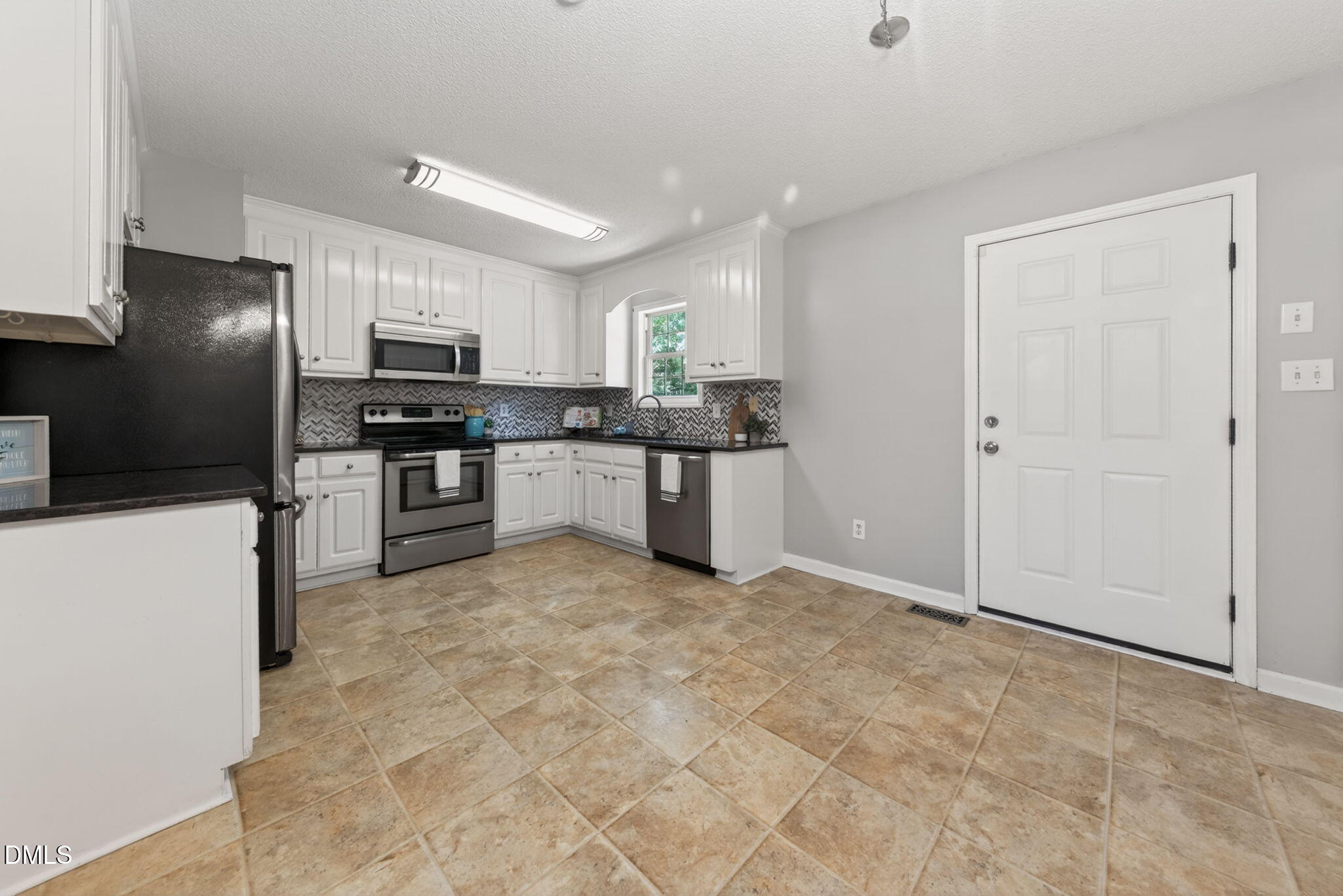 217 Deep Creek Dr - Clayton, NC (Meadow Creek)