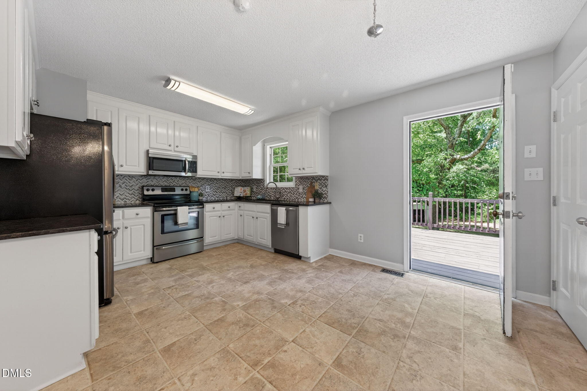 217 Deep Creek Dr - Clayton, NC (Meadow Creek)