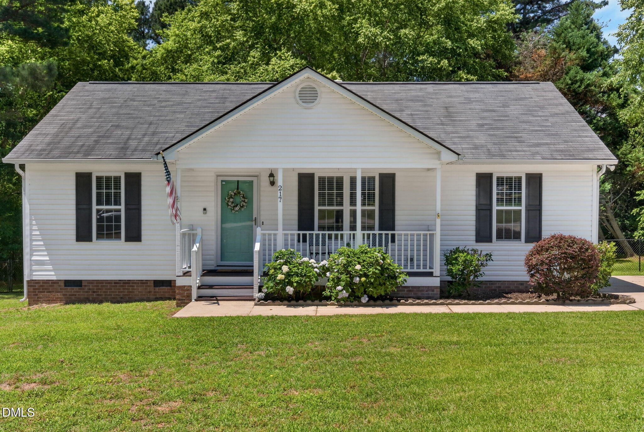 217 Deep Creek Dr - Clayton, NC (Meadow Creek)