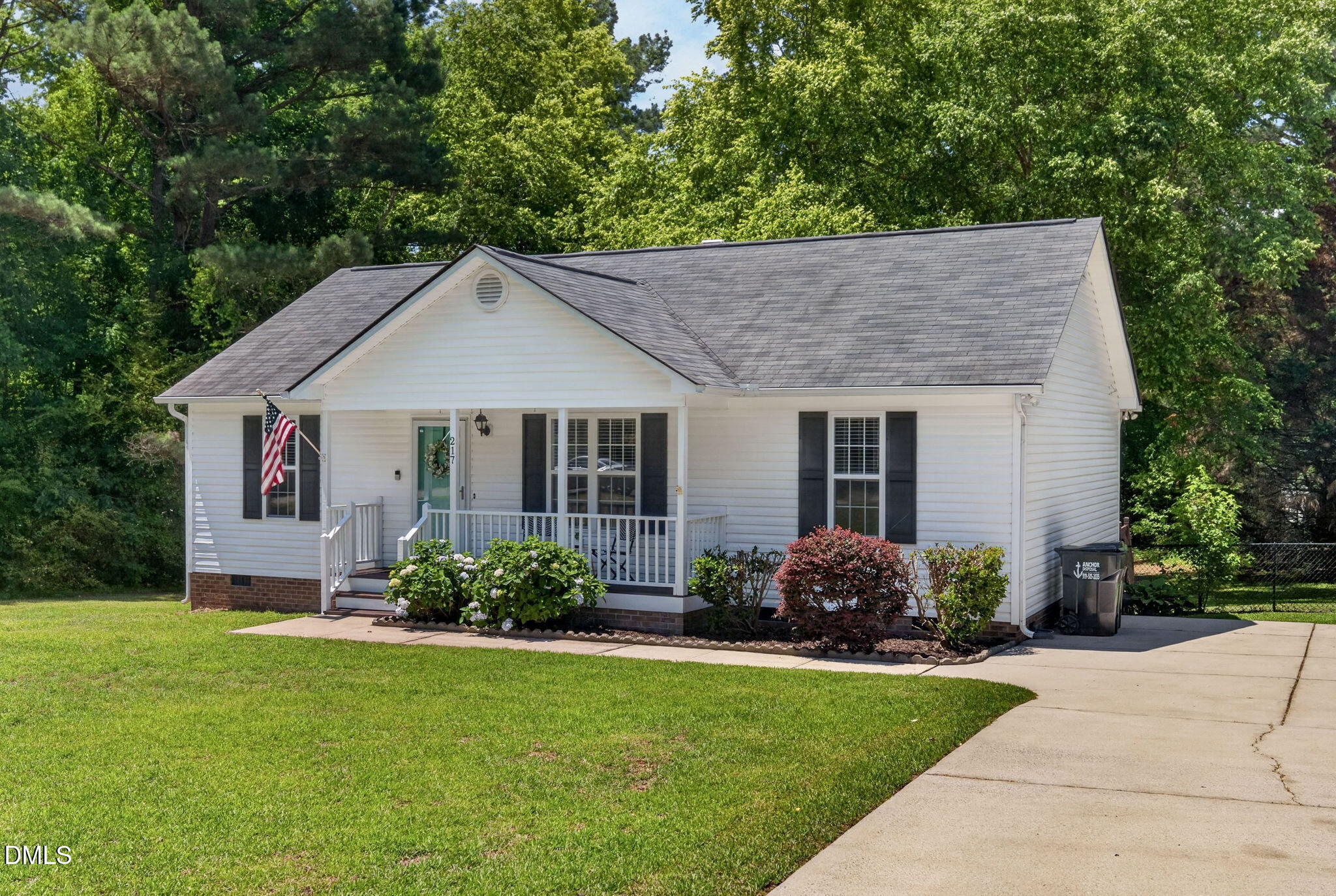 217 Deep Creek Dr - Clayton, NC (Meadow Creek)