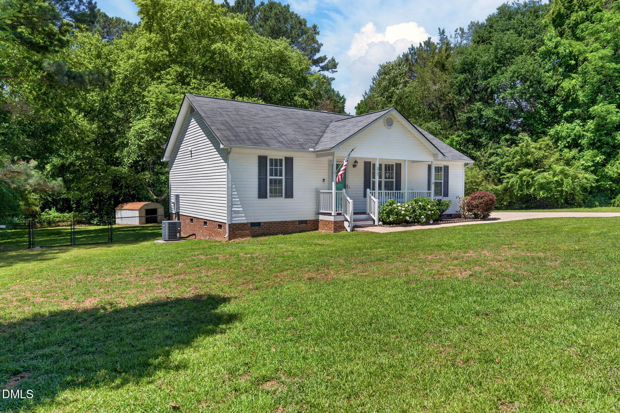217 Deep Creek Dr - Clayton, NC (Meadow Creek)