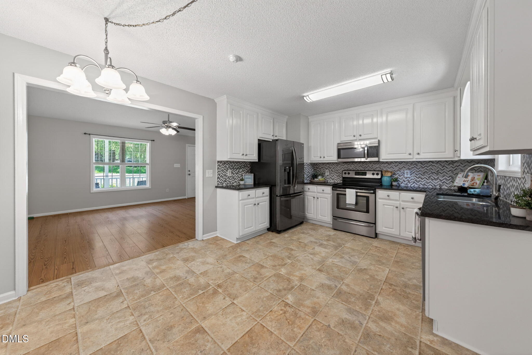 217 Deep Creek Dr - Clayton, NC (Meadow Creek)