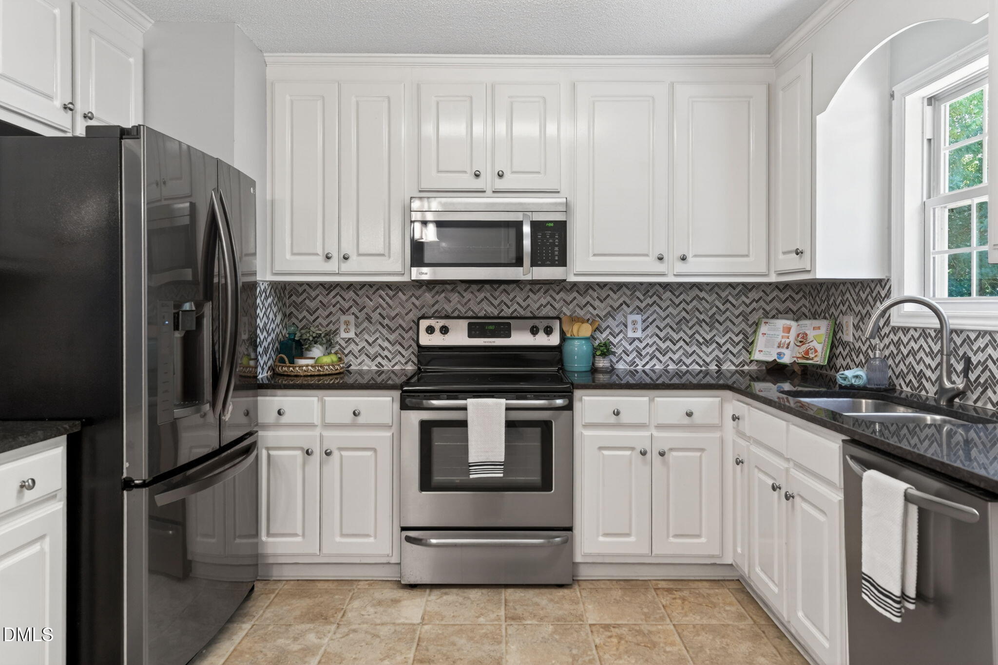 217 Deep Creek Dr - Clayton, NC (Meadow Creek)