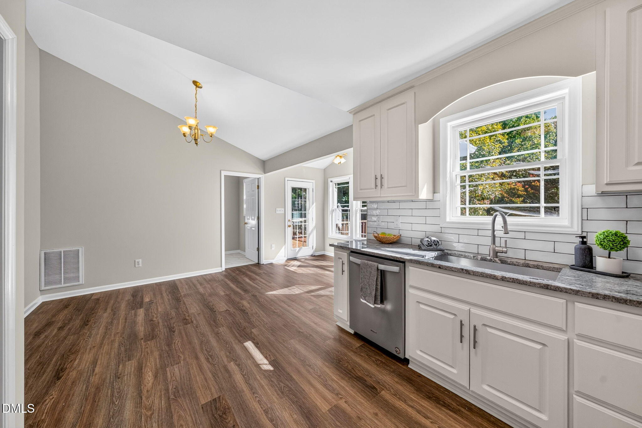 6817 Oviedo Dr - Raleigh, NC (Sun Ridge Farm)