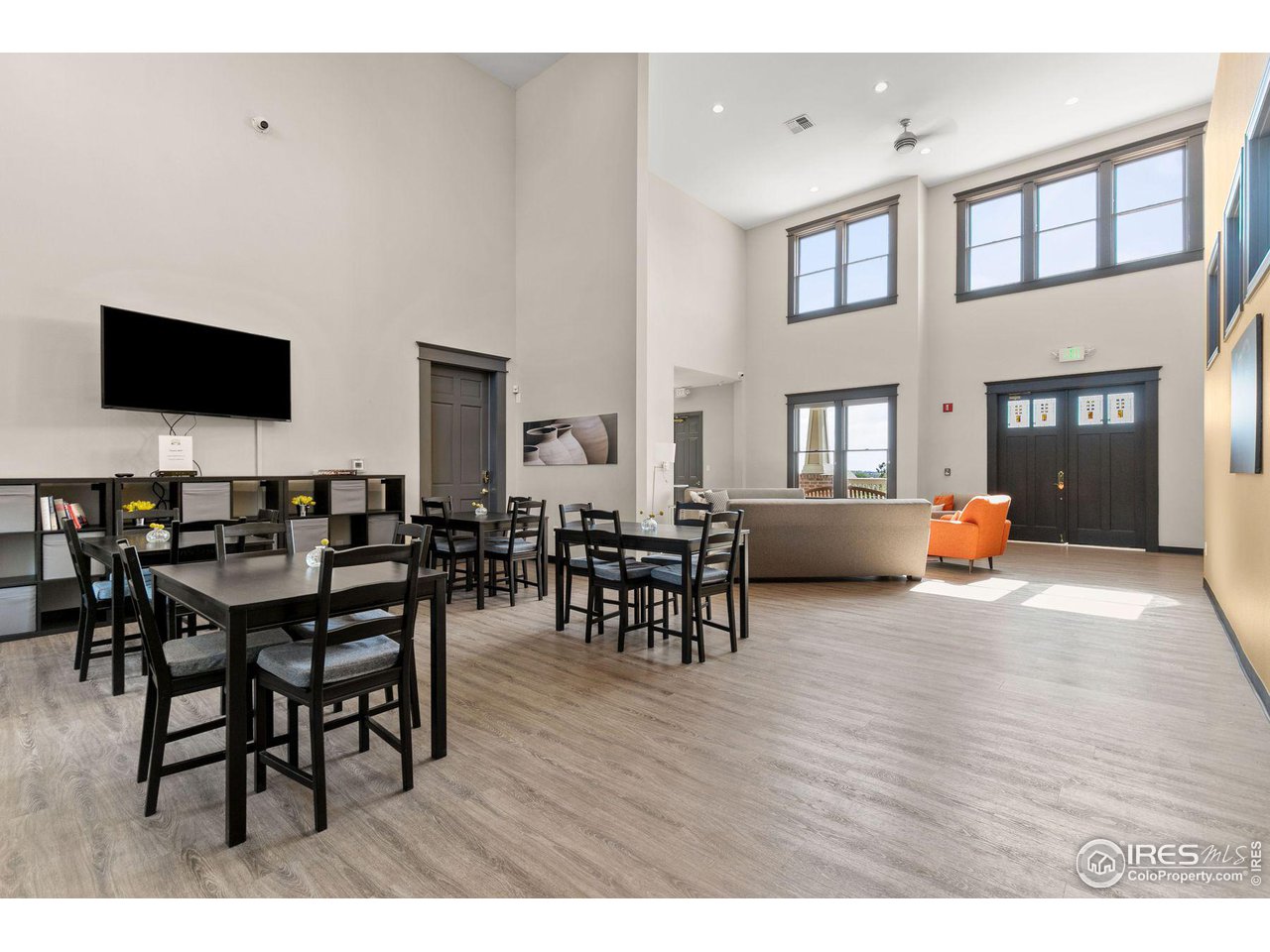 1855 Spaulding Cir