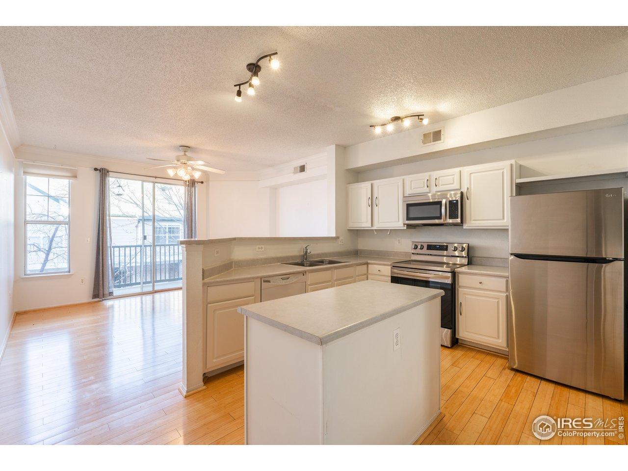 1855 Spaulding Cir