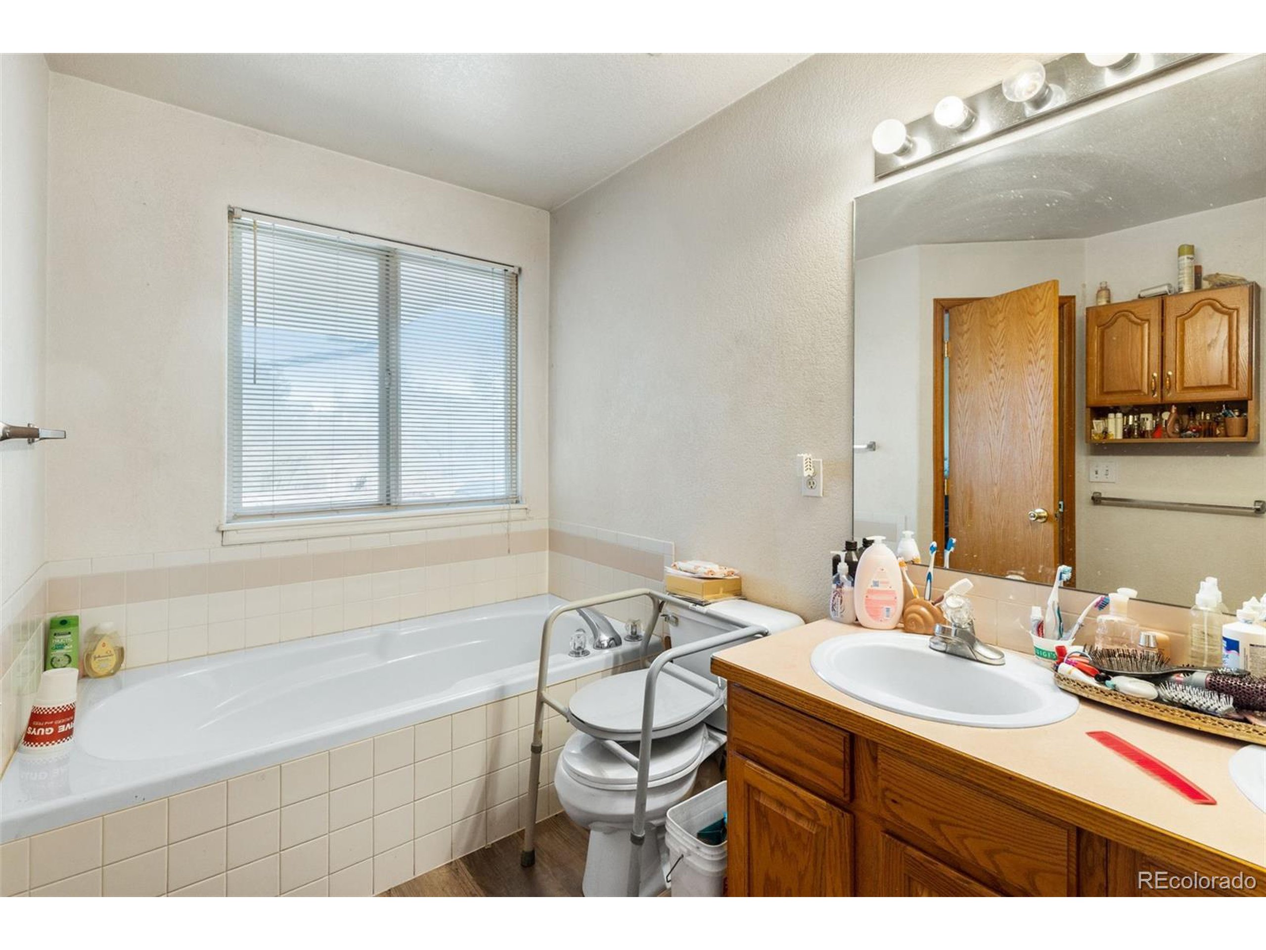 144 Falcon Cir