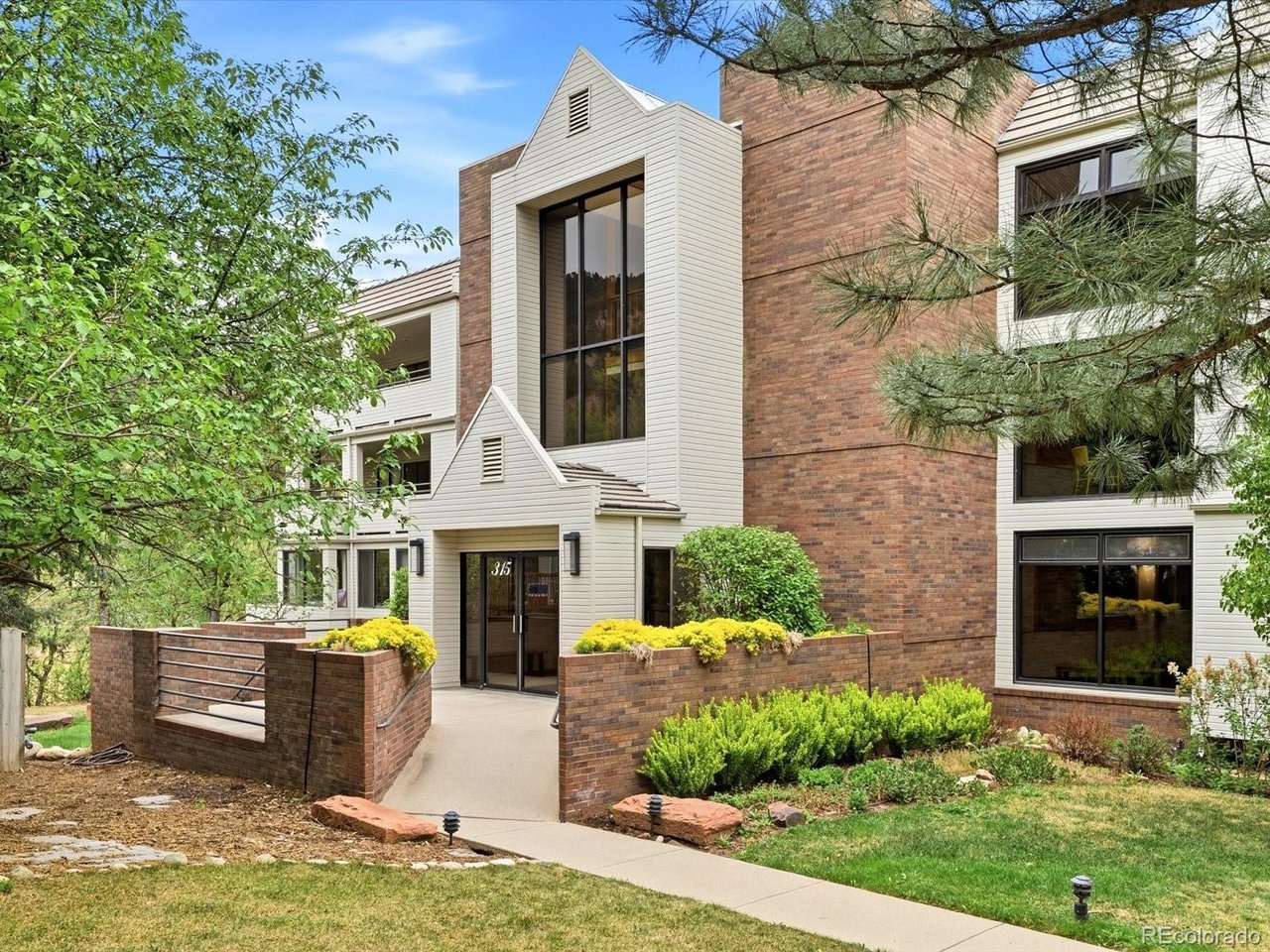 315 Arapahoe Ave 202