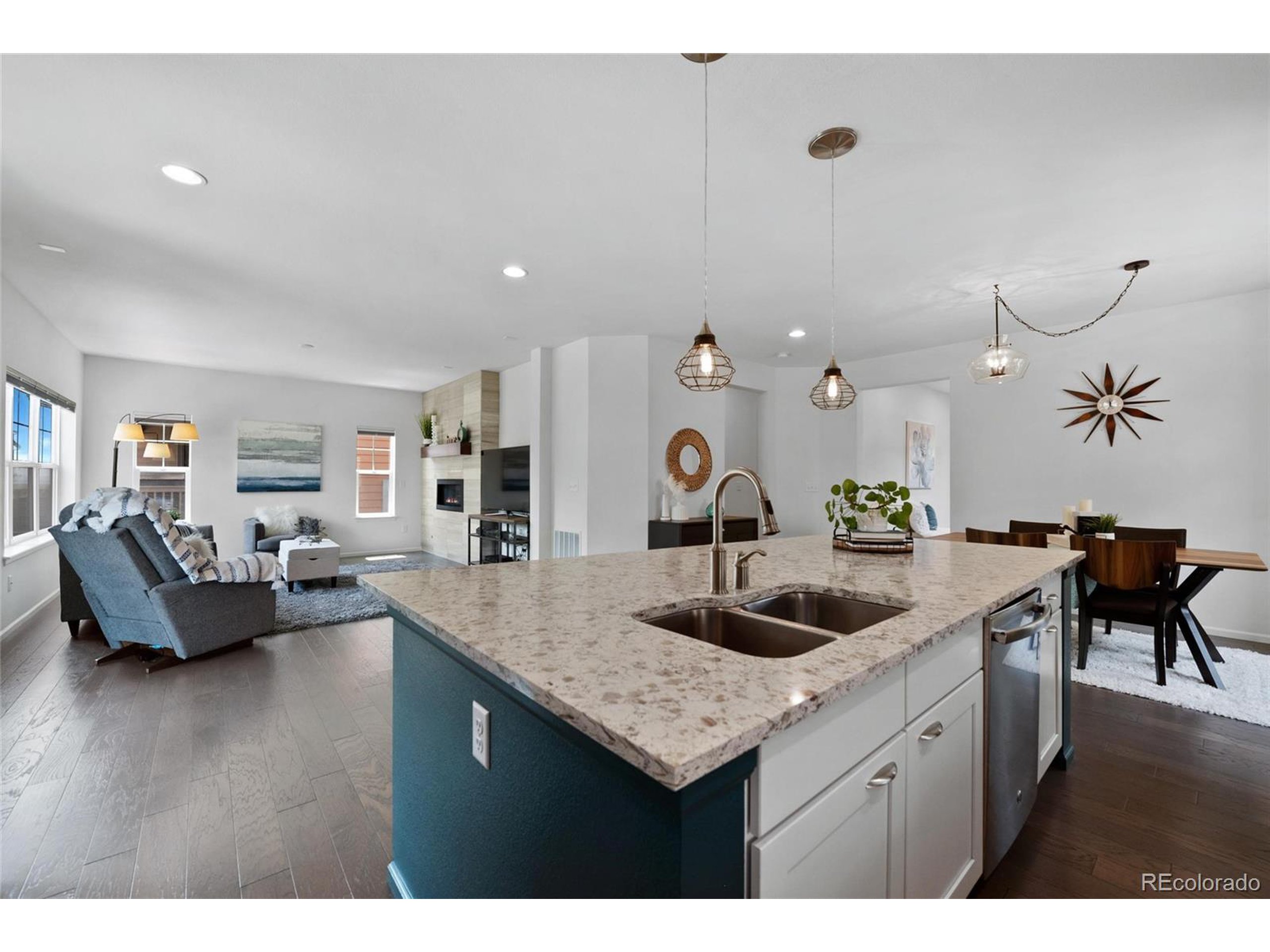 2225 Prospect Ln