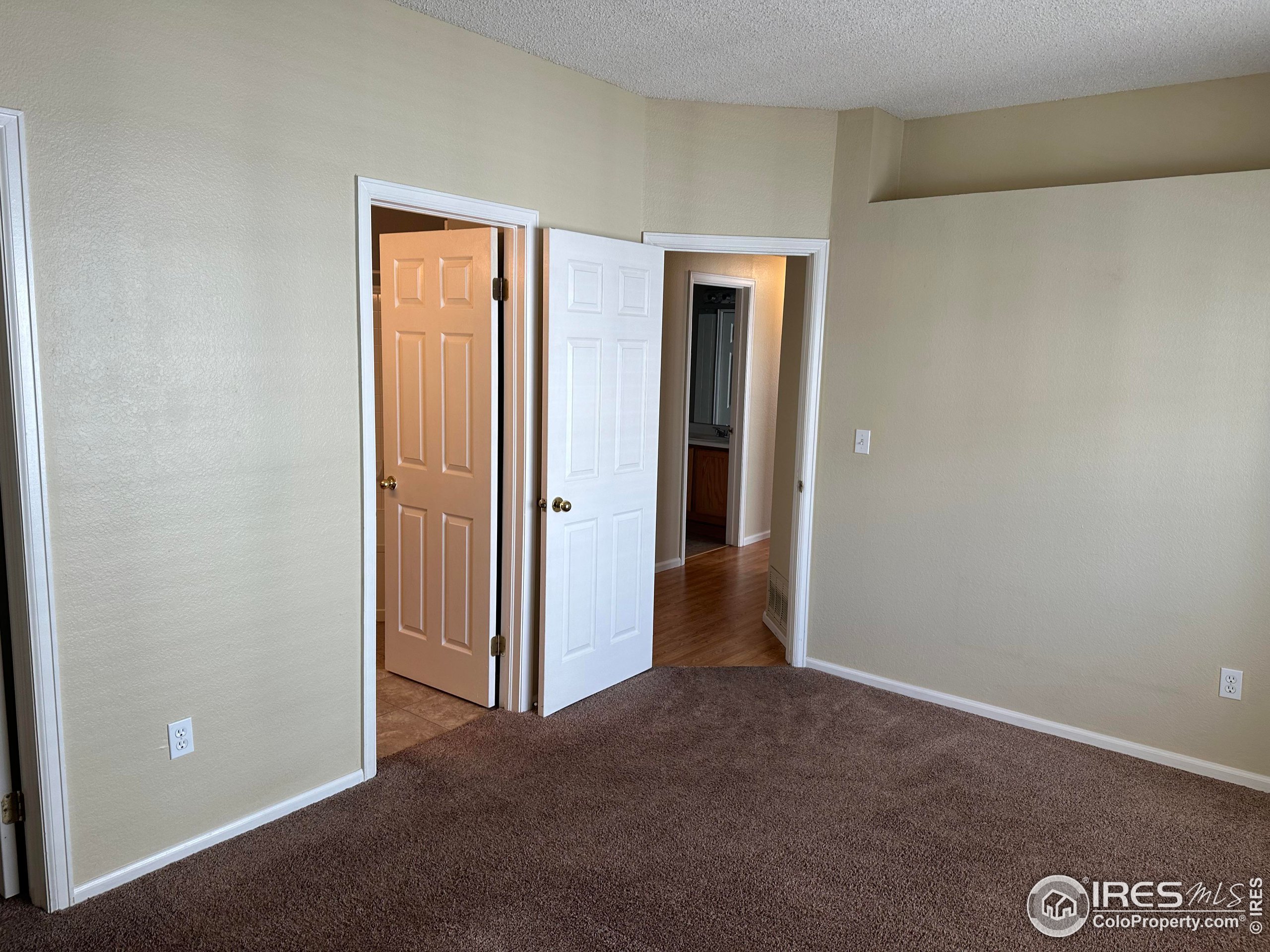 7461 Singing Hills Dr