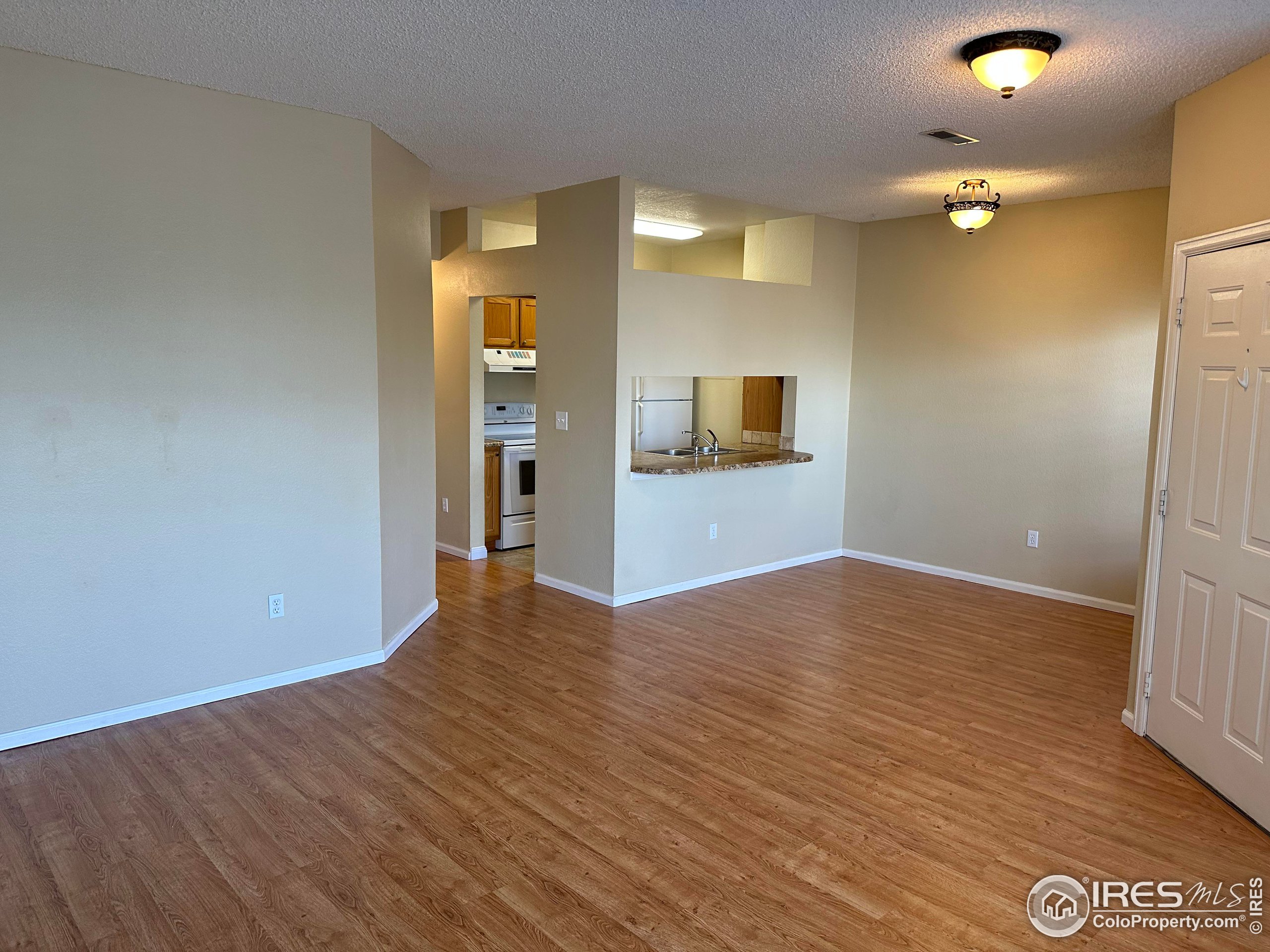7461 Singing Hills Dr