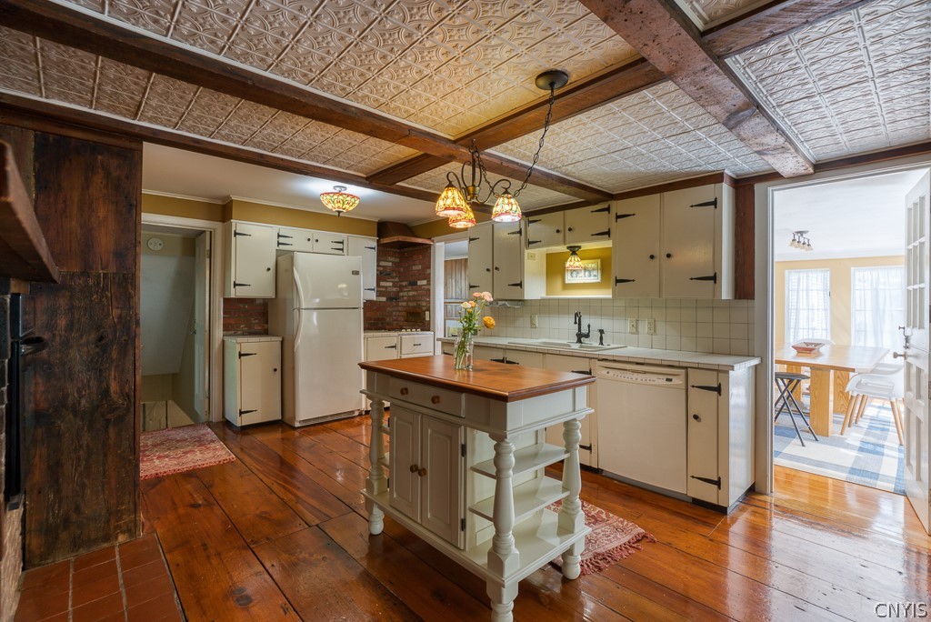 313 Bronson Road