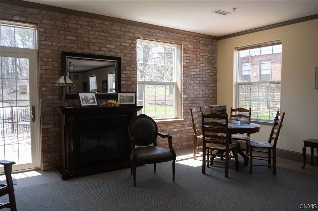 28 MAPLE Street Unit: 101