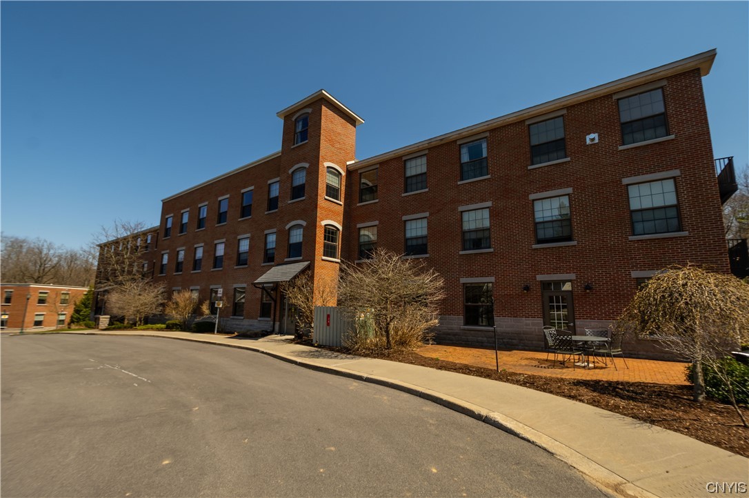 28 MAPLE Street Unit: 101