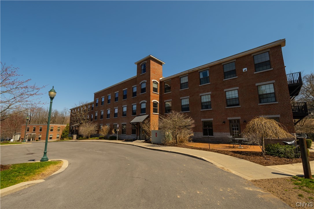 28 MAPLE Street Unit: 101