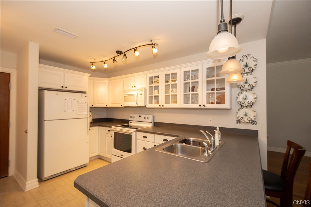 28 MAPLE Street Unit: 101