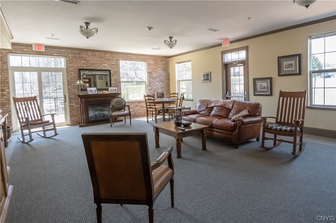 28 MAPLE Street Unit: 101