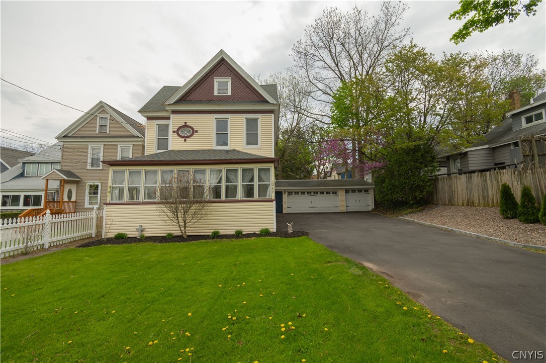 207 South AVERY Avenue
