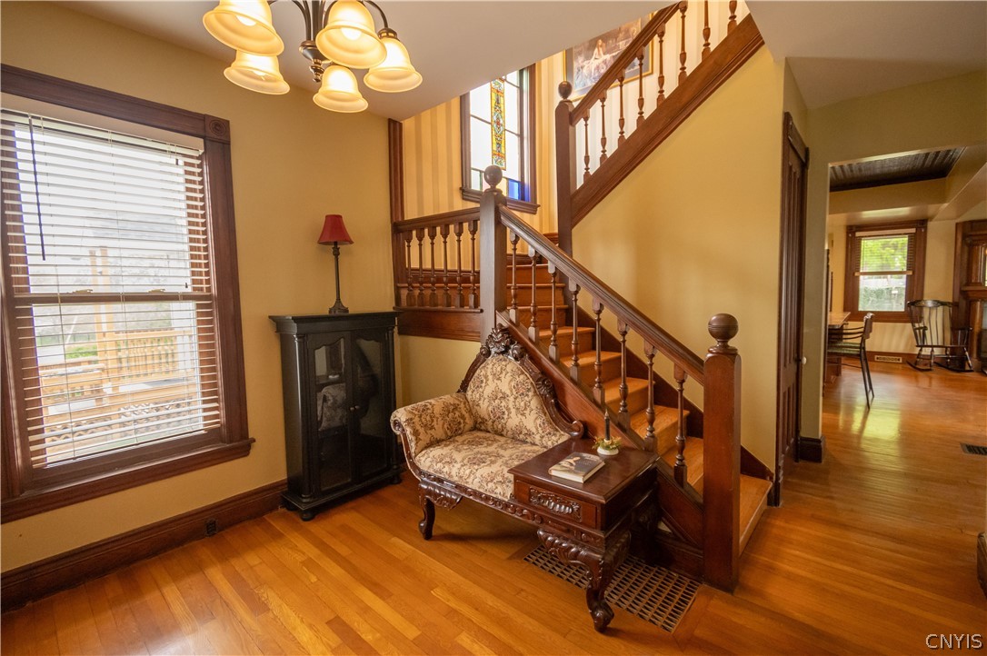 207 South AVERY Avenue