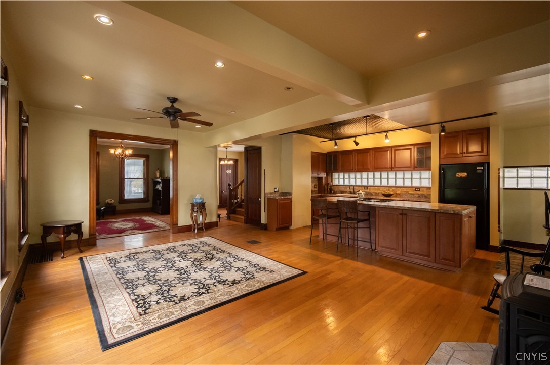 207 South AVERY Avenue