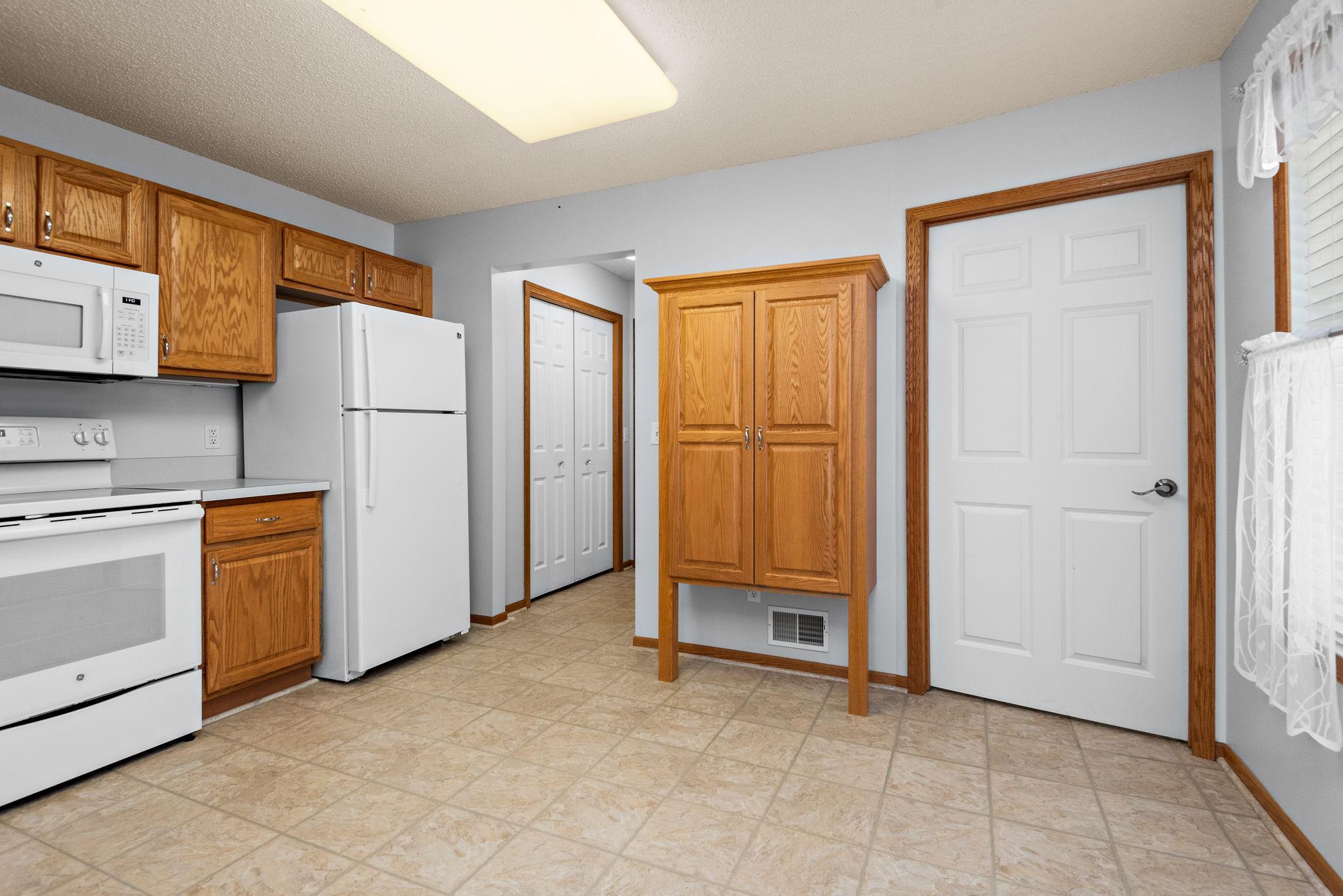 7917 Prairie Creek Lane NE