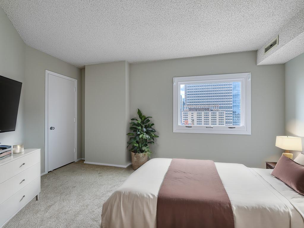 1225 Lasalle Avenue Unit: 1201