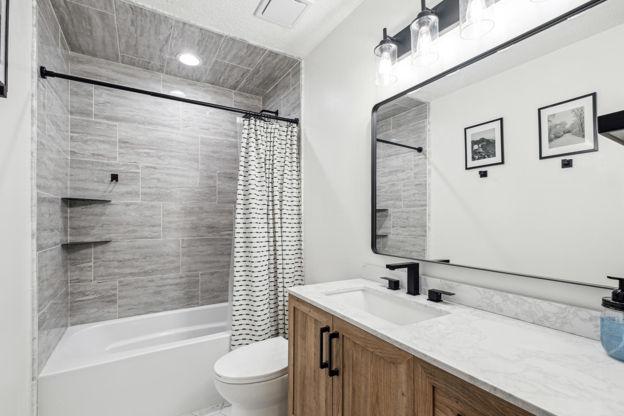 10720 Hummingbird Street NW