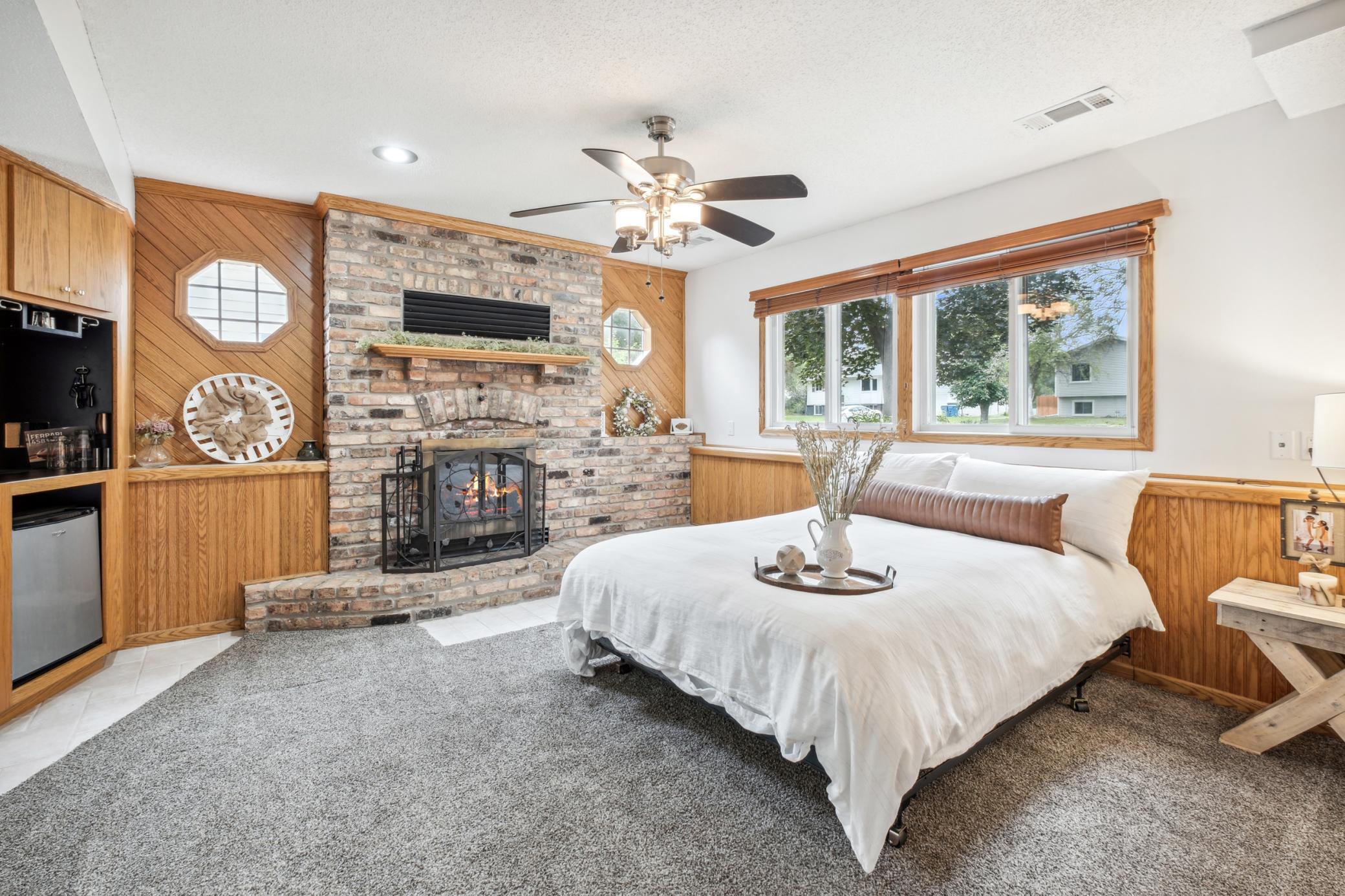 10720 Hummingbird Street NW