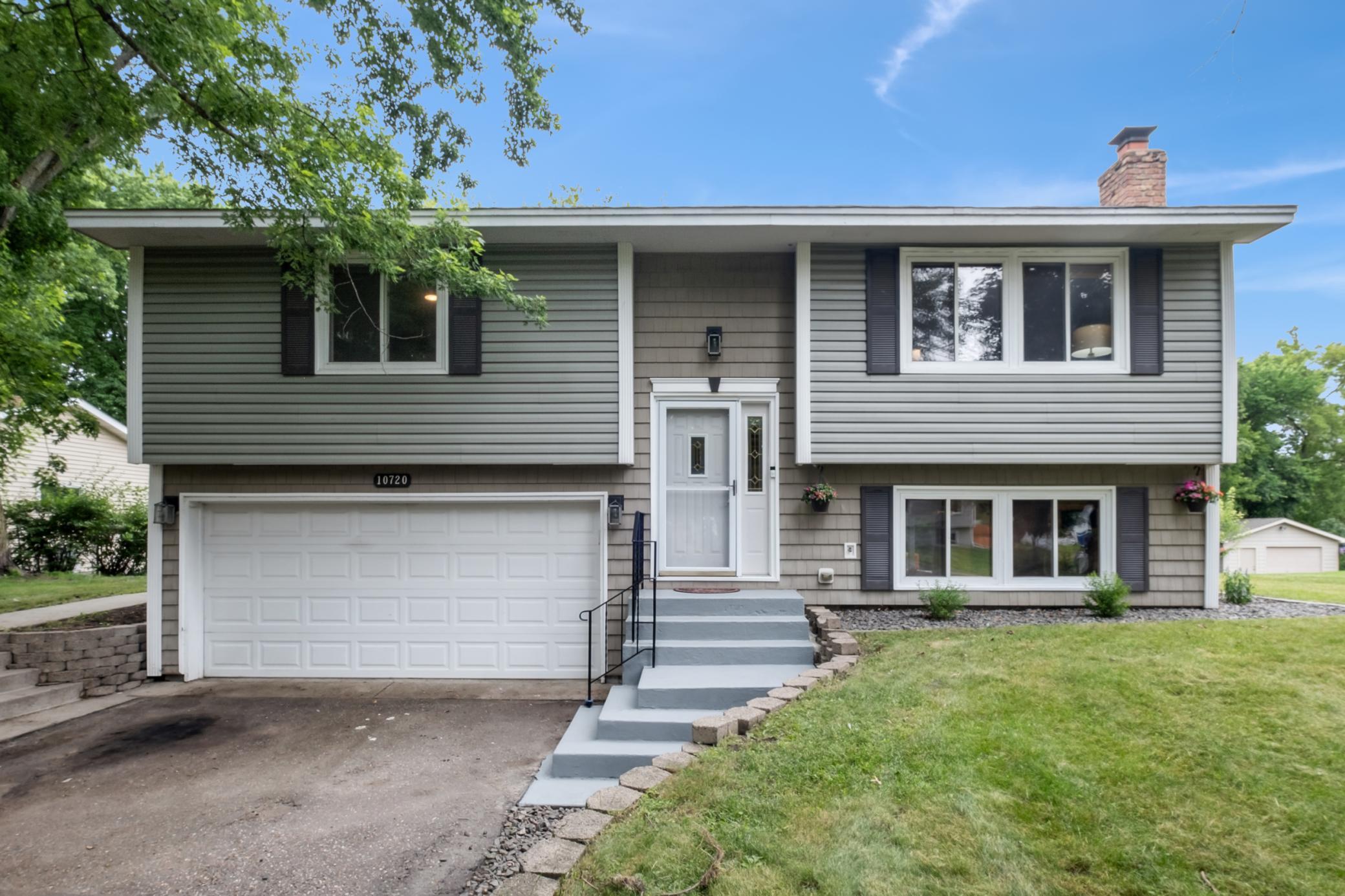 10720 Hummingbird Street NW