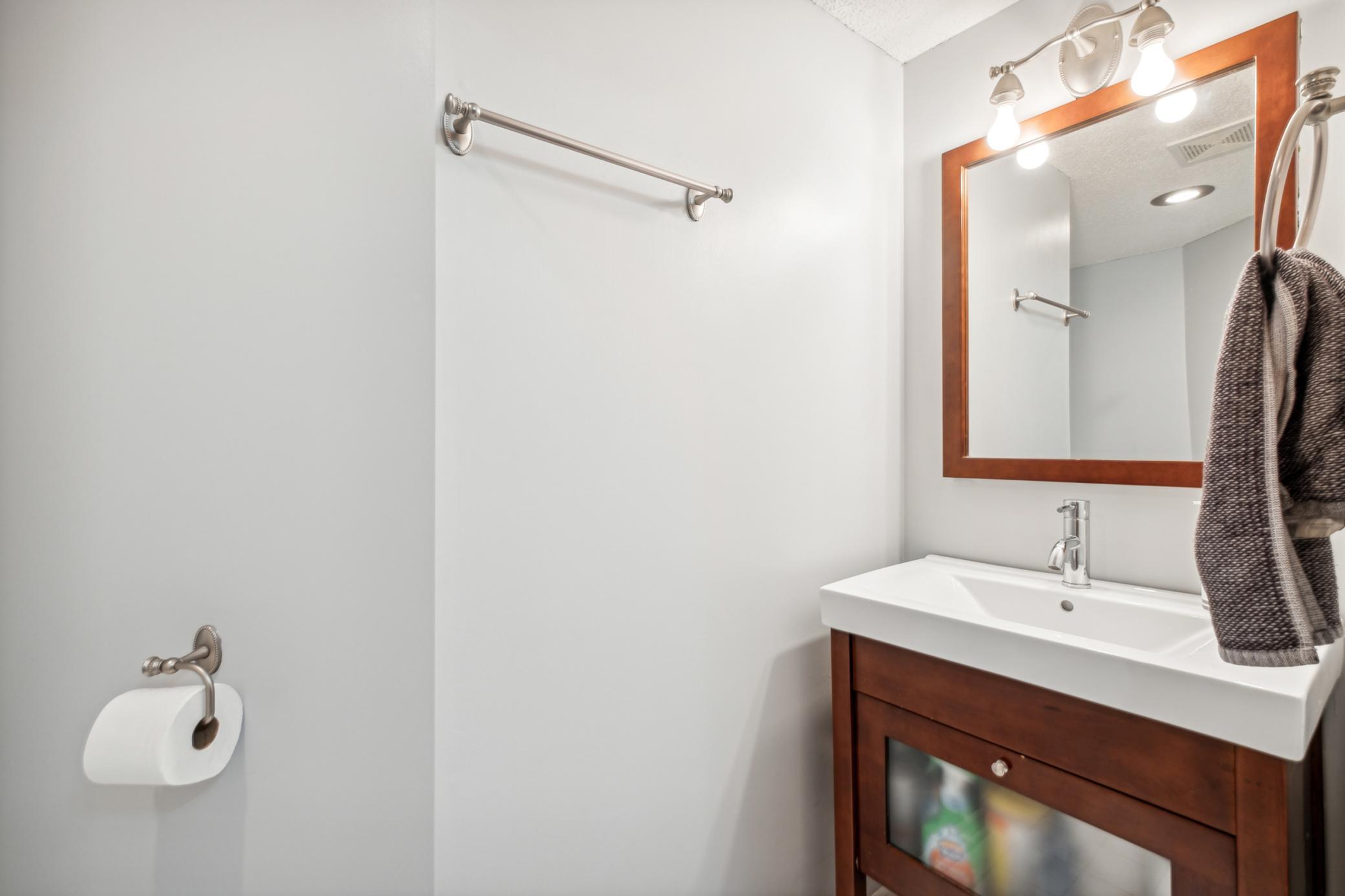 10720 Hummingbird Street NW