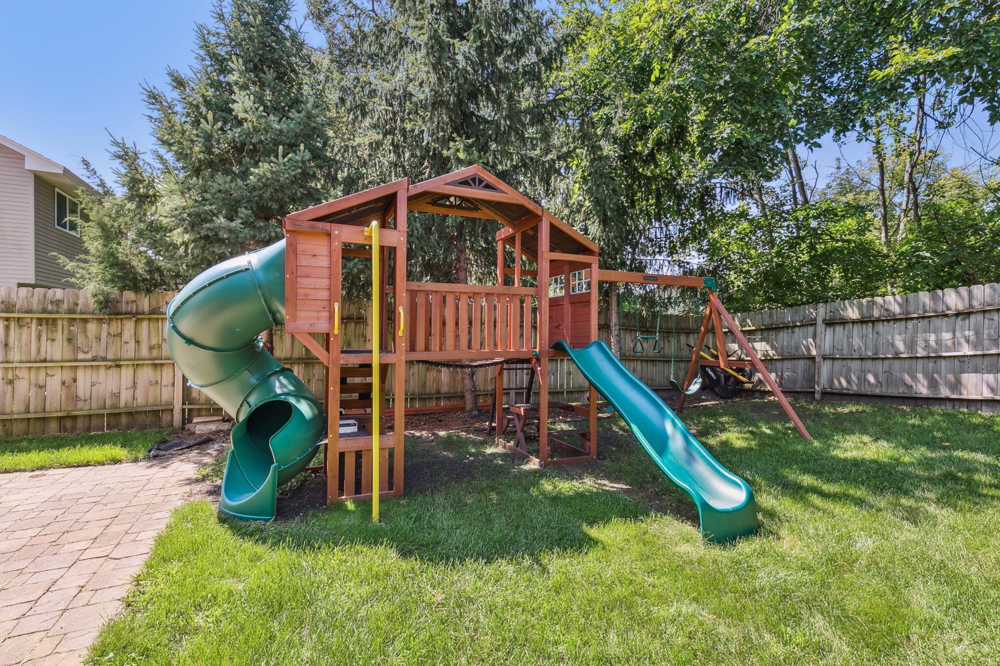 22808 Poppy Street NW