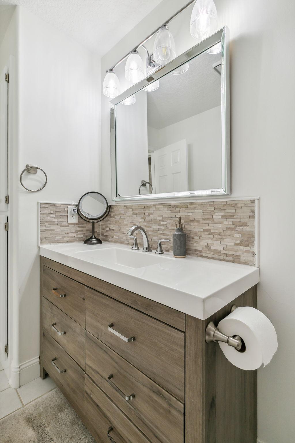 22808 Poppy Street NW