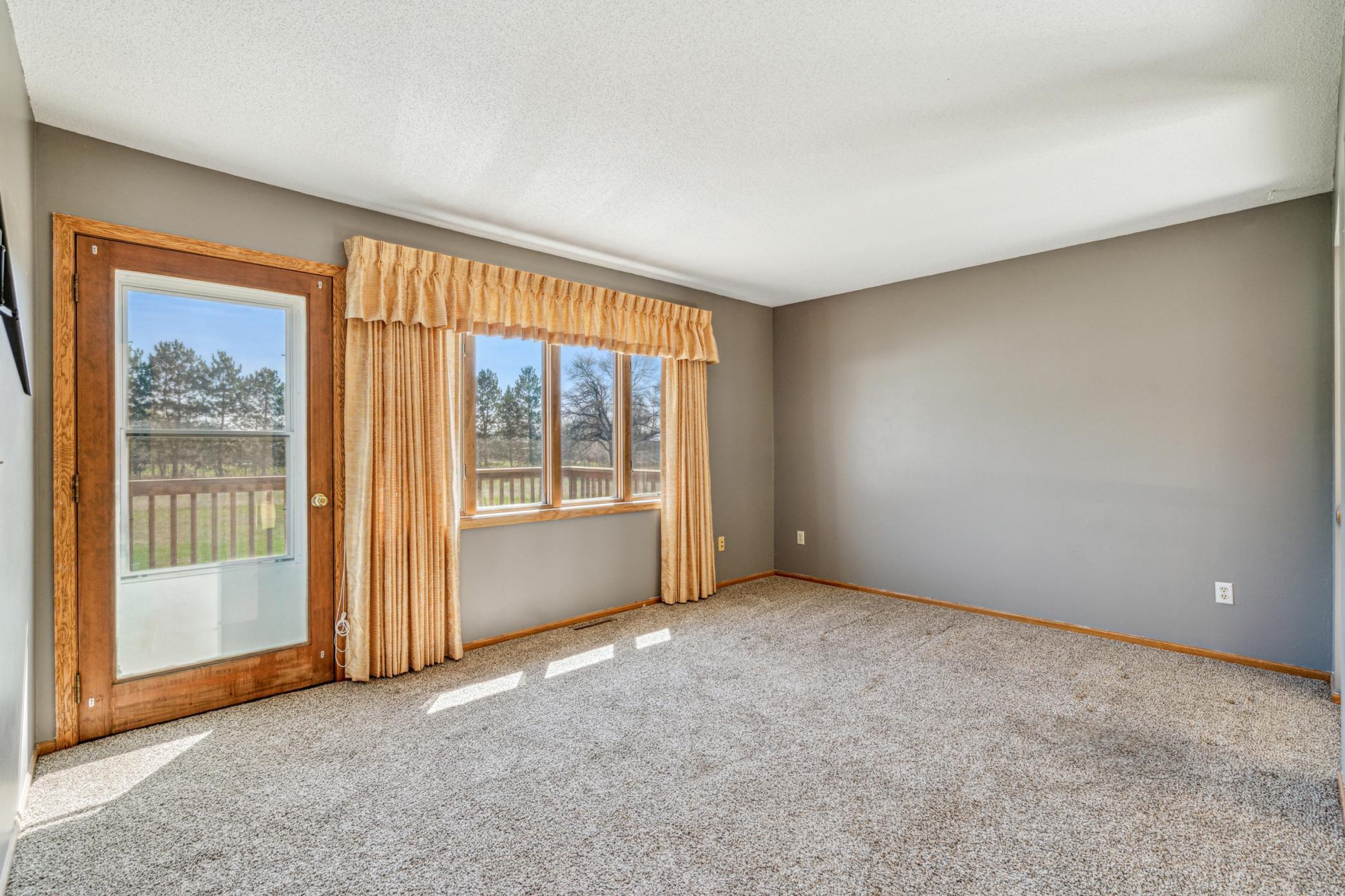 23955 Erkium Street NW