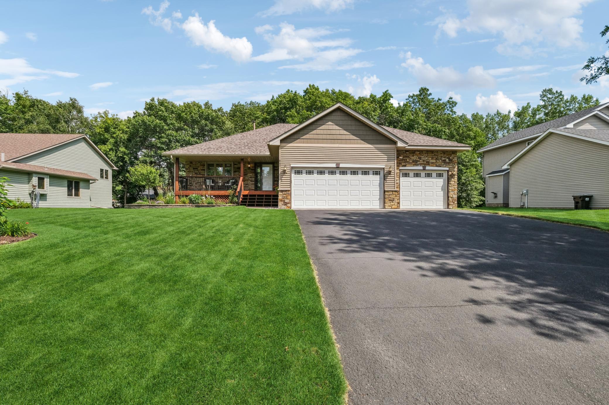 547 Hawthorn Road