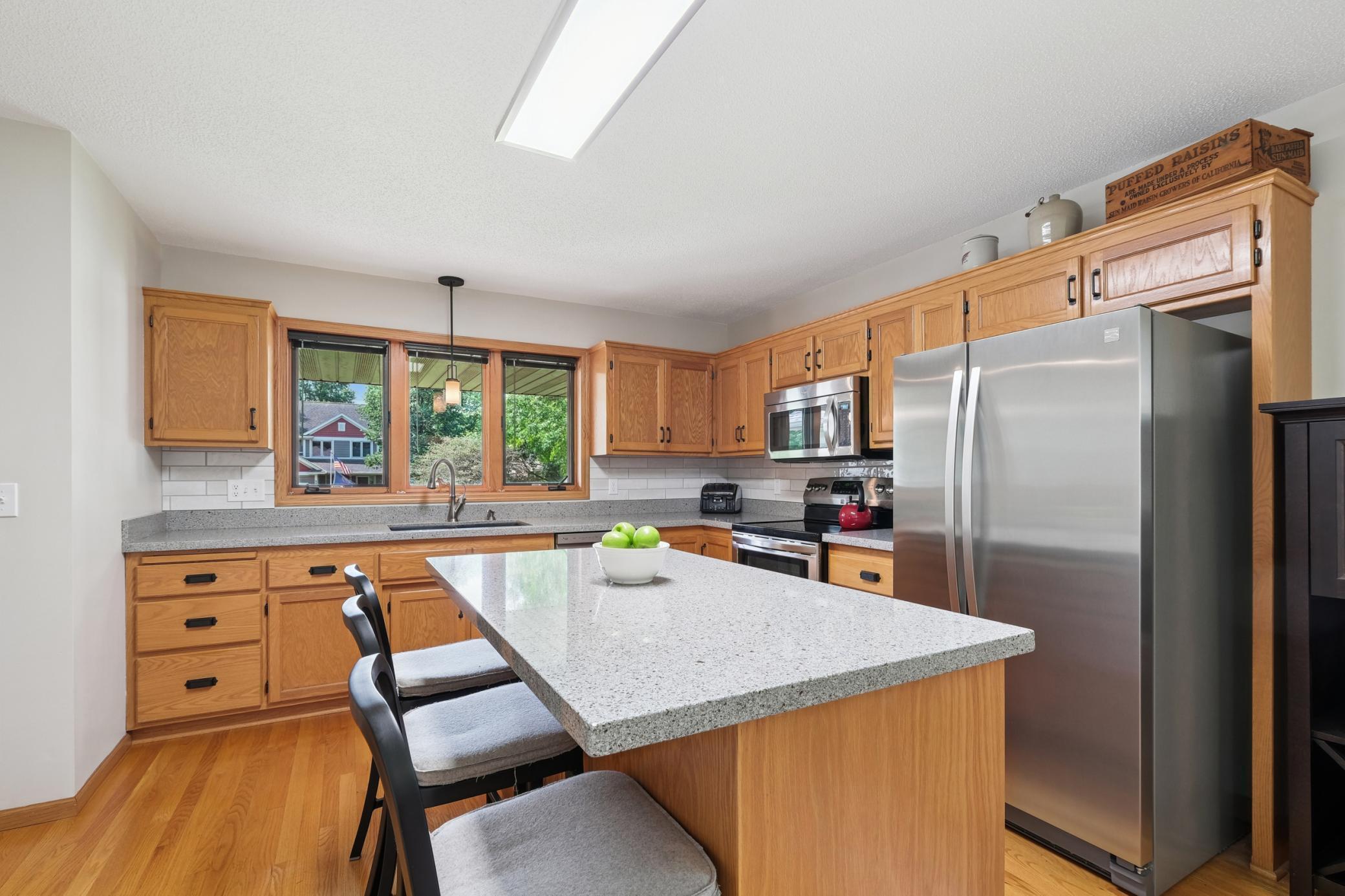 547 Hawthorn Road