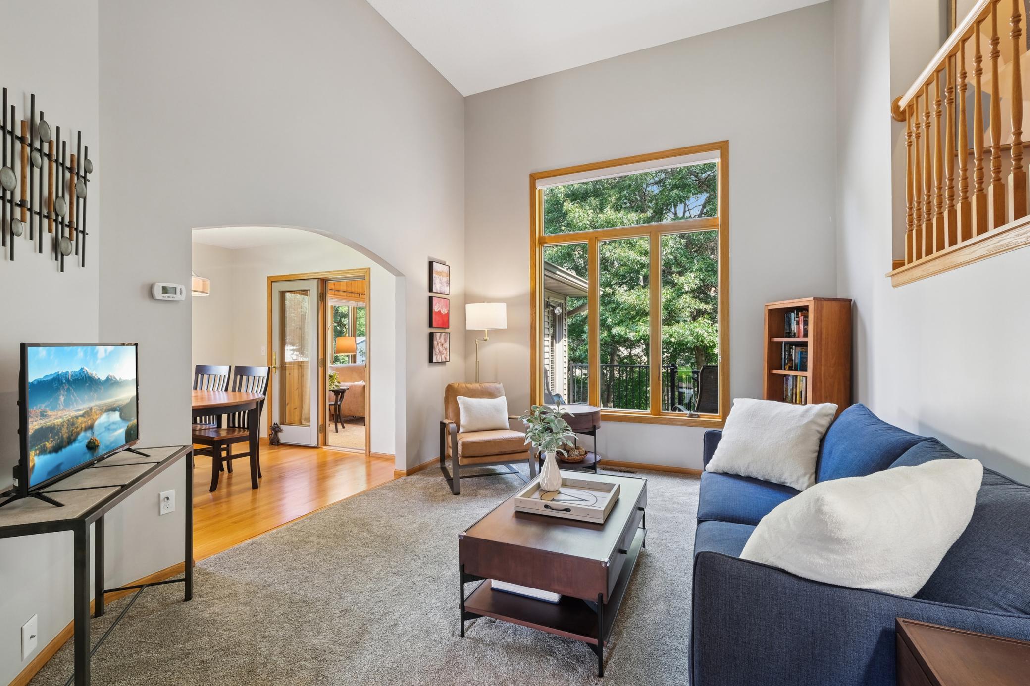 547 Hawthorn Road