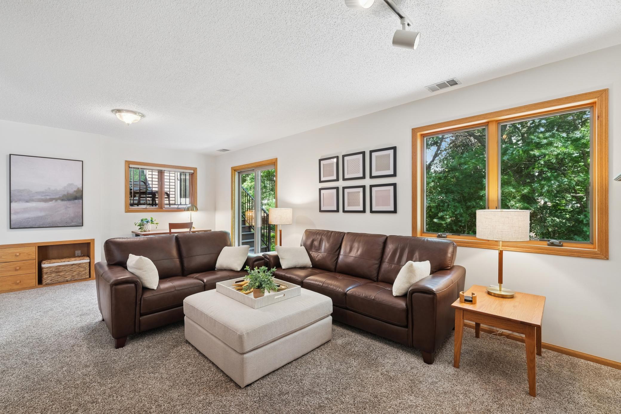 547 Hawthorn Road