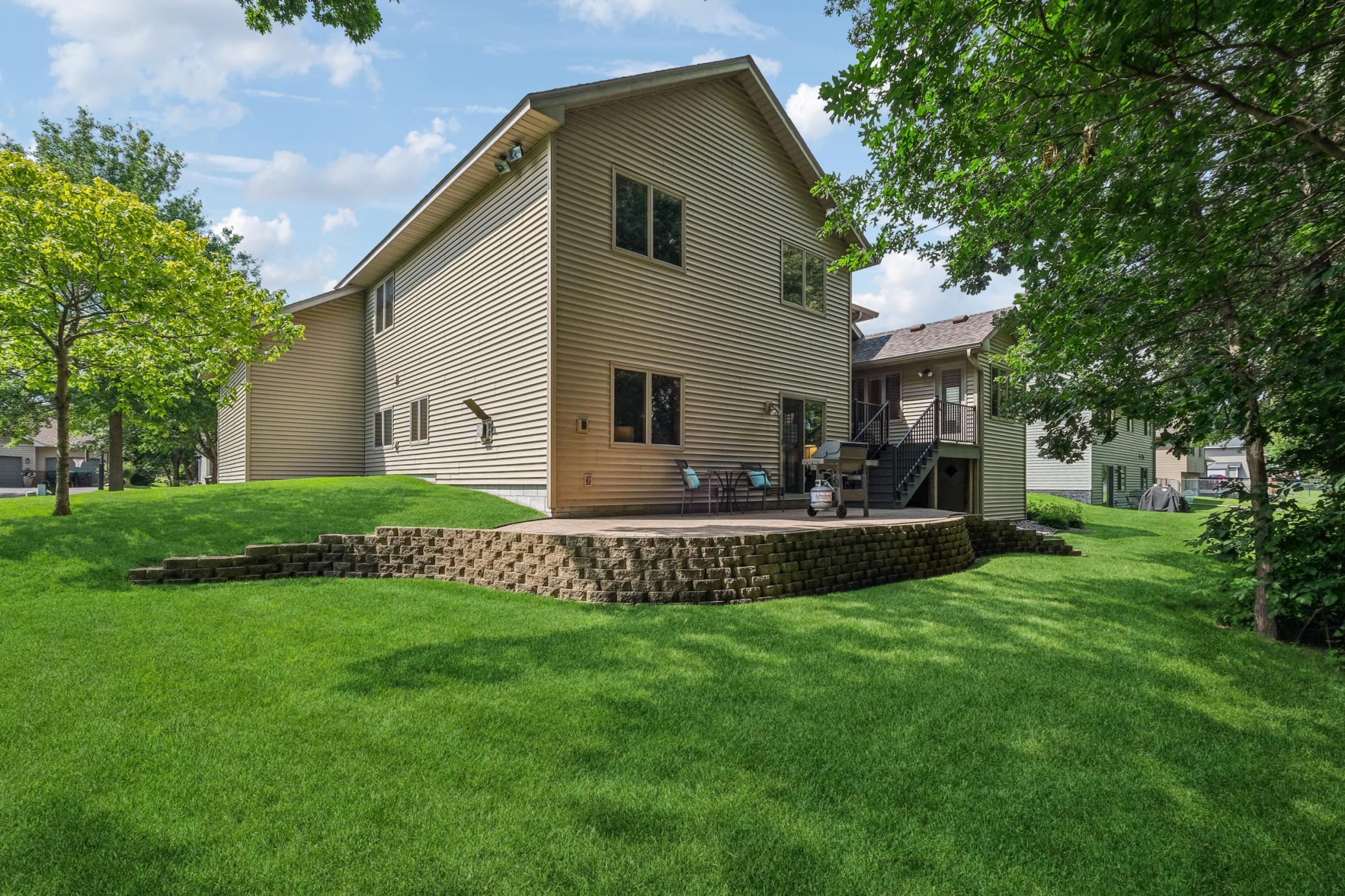 547 Hawthorn Road
