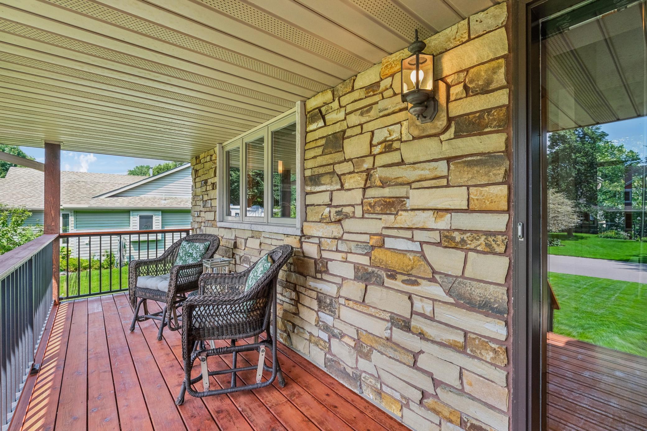 547 Hawthorn Road