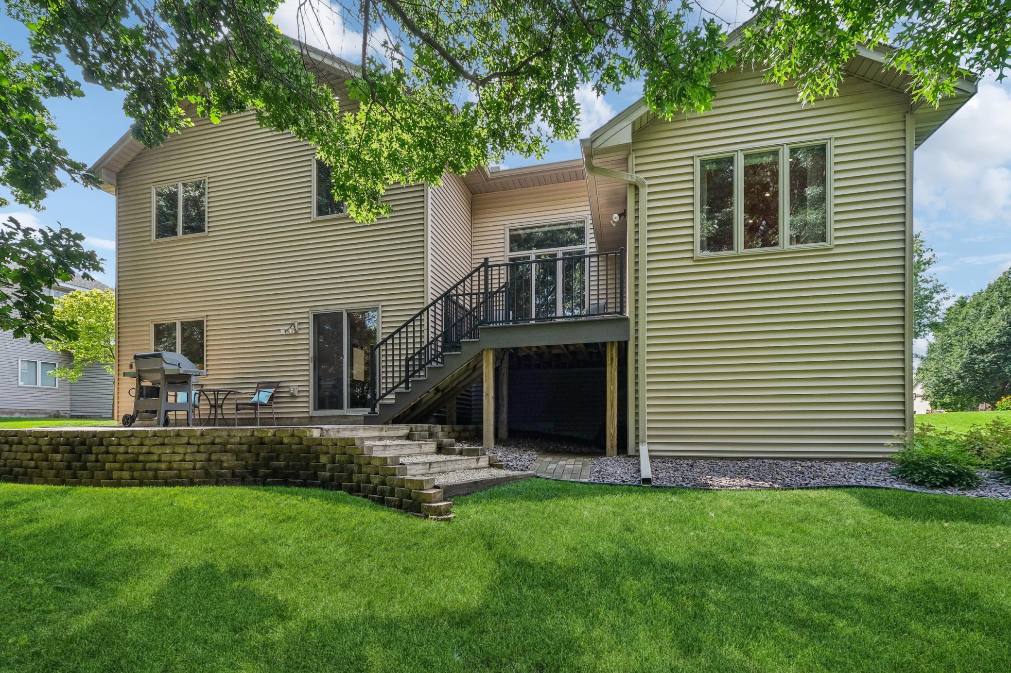547 Hawthorn Road