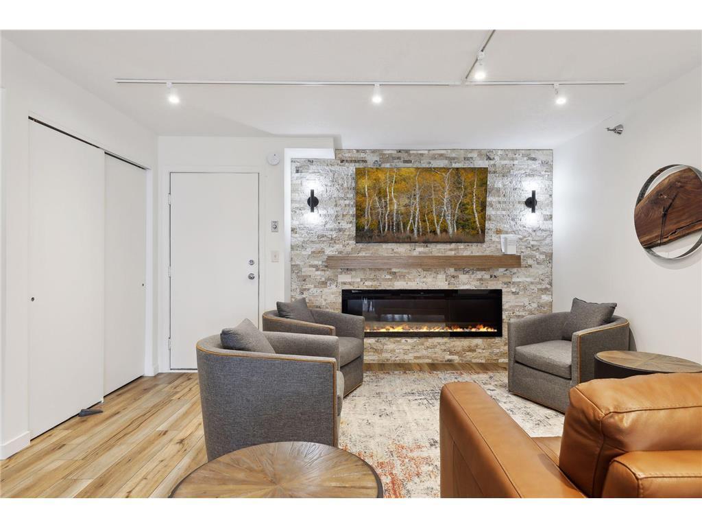 66 9th Street E Unit: 1605
